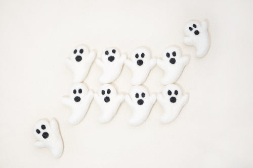 needle felted ghosts halloween decor