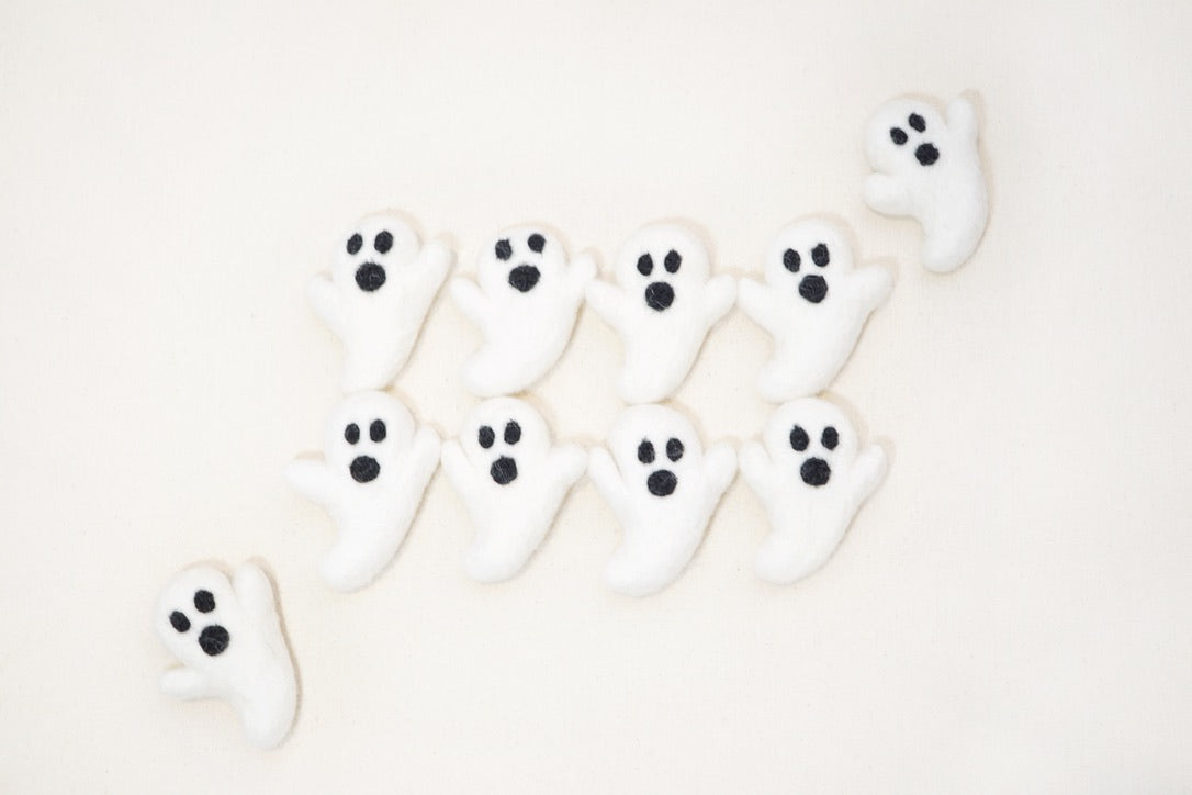 needle felted ghosts halloween decor
