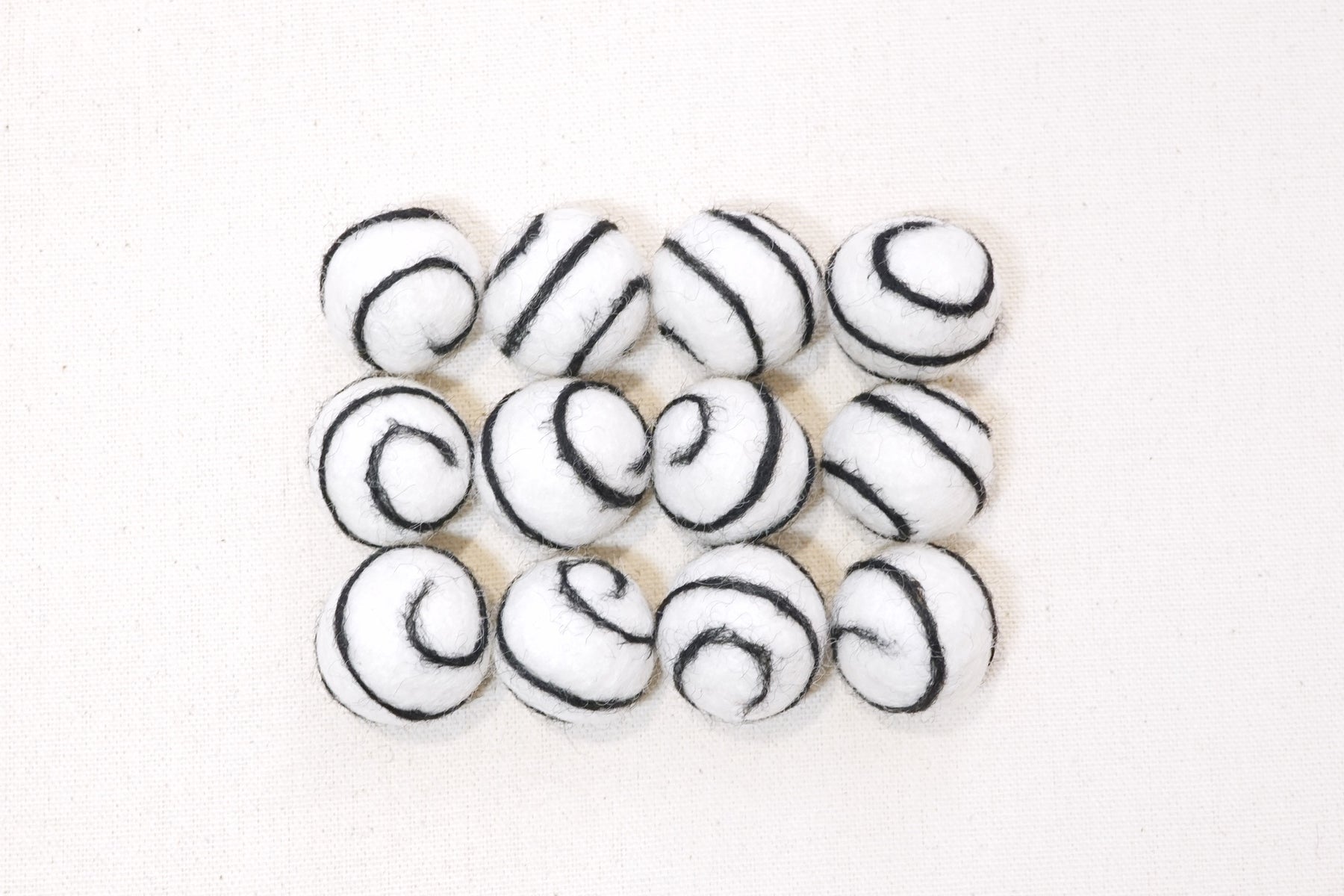 Swirl Felt Balls 25mm - White with black swirl