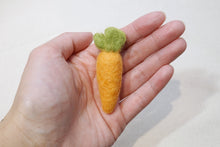 Load image into Gallery viewer, Small Felt Carrots