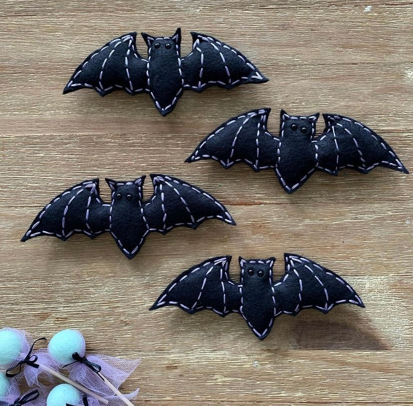 felt crafts - black bats