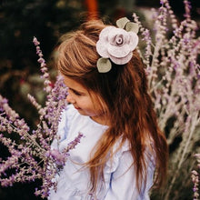 Load image into Gallery viewer, felt flower hair clip